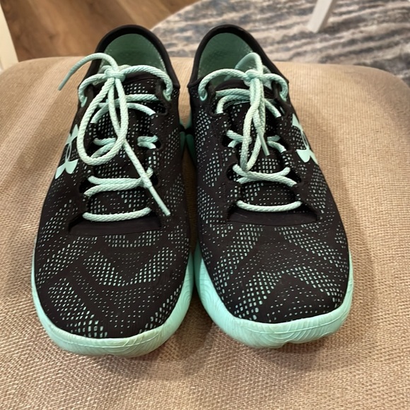 Under Armour Speed Form sneakers. Size 8.5 women’s - Picture 2 of 5